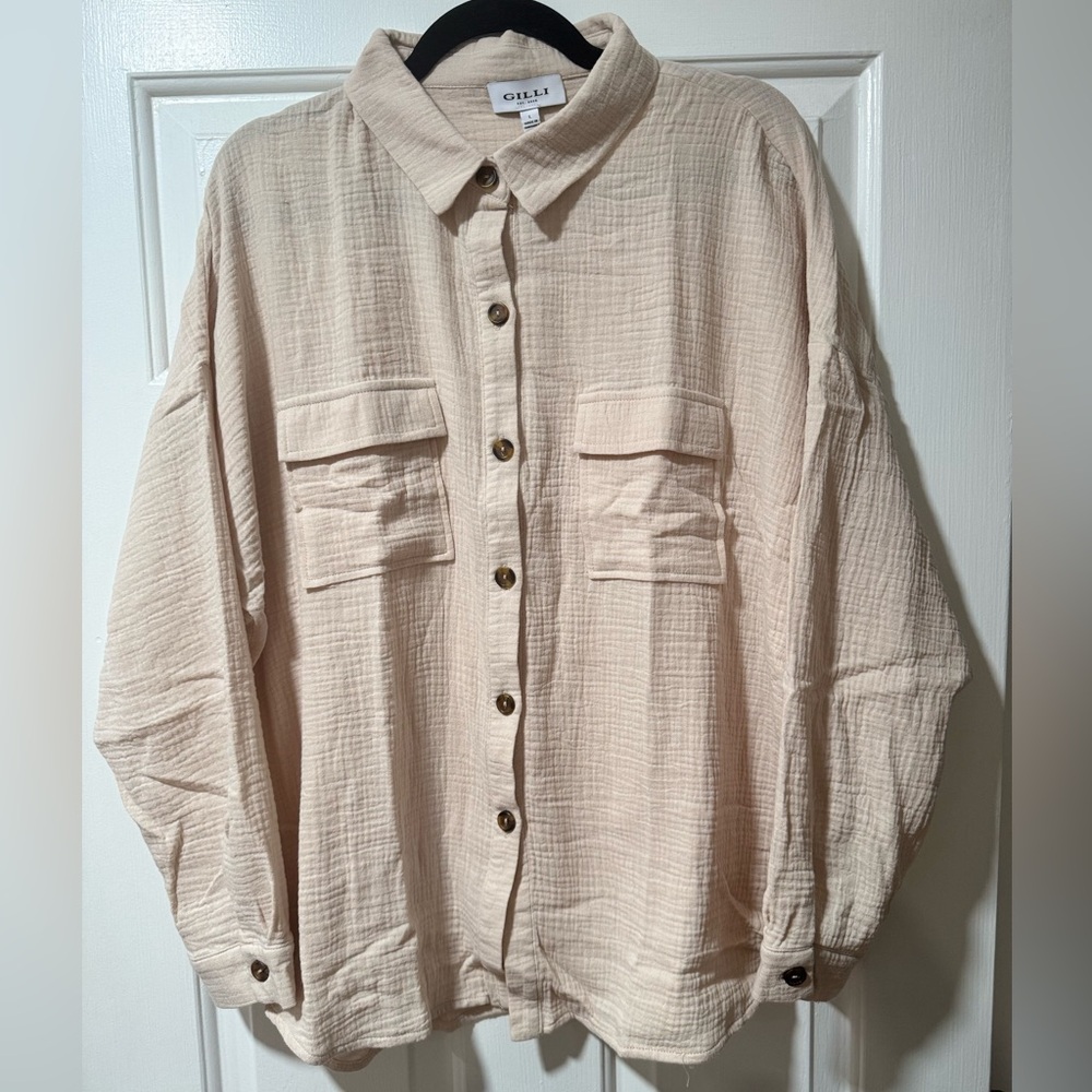 Brand New Gilli Women's Cream Button-Up Top